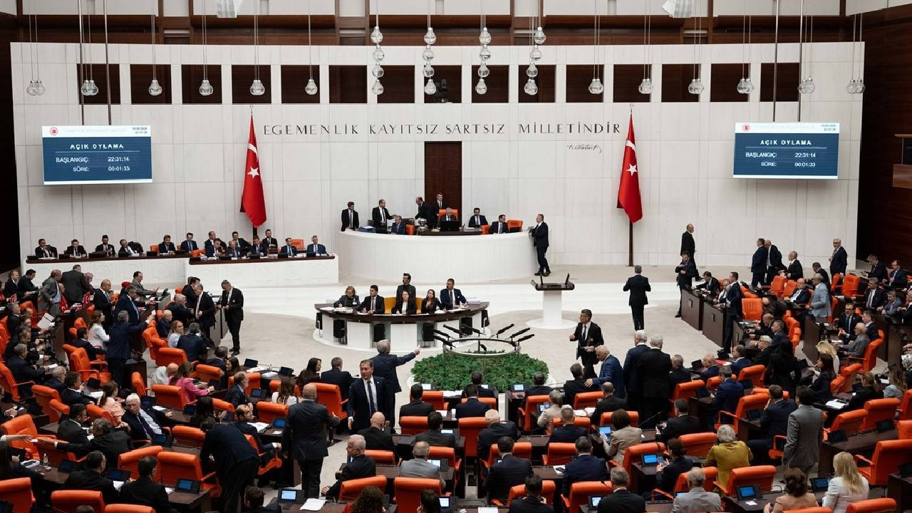 Süreç Yasası, Meclis'te kabul edildi: İşte kabul, ret ve çekimser oy sayısı...