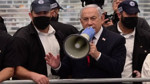 Netanyahu megafonla AVM’dekilerden oy istedi (Video)