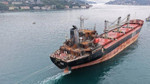 Karadeniz'de İHA saldırısına uğrayan MV Aroyat, İstanbul Boğazı'ndan geçti
