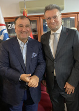 Murat Ülker: Anamın evinde oturuyorum, başka yerde de evim de yok! - Resim : 1