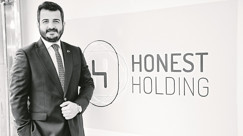 Kapalıçarşı’ya 7 yaşında girdi, 24 yılda 420 milyon dolarlık ‘Honest’e ulaştı - Resim : 1