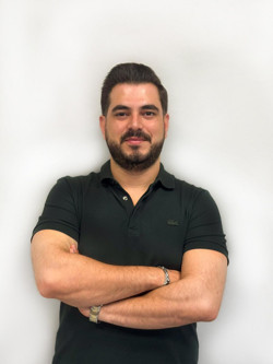 Akdeniz Prefabrik, 8 katlı bina yüksekliğindeki kolonları tek parça üretip montajlıyor - Resim : 1