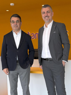 •	TAM FİNANS CEO’SU HAKAN KARAMANLI & SATIŞ VE PAZARLAMA KIDEMLİ GENEL MÜDÜR YARDIMCISI HAYATİ ÇELİKCAN