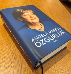 Milli marşı ayakta dinleyemeyince iktidar koltuğunu bırakma zamanı geldiğini anladım - Resim : 2