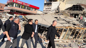 Depremzedelere konteyner şubelerde hizmet - Resim : 1