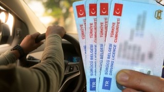 Ehliyet değişimi için süre daralıyor! Yenilemeyen sürücülere cezai yaptırımlar yolda