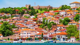 Gezmeye giden hayran kalıyor; Türkiye’de ev araba satanlar yerleşmeye başladı.