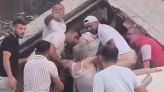 Balıkesir'de çöken binadan 2 kişi sağ olarak kurtarıldı! İşte o anlar...