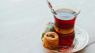 Baklava ve çayda gıda boyası, köftede sakatat kullanmışlar!