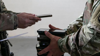 Android'e "Güvenlik" Şoku: Orduda yasaklandı, sadece iPhone serbest