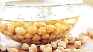 Kabuk atmayan nohutun sırrı meğer buymuş: Bir gece önceden mutlaka ıslatma suyuna ekleyin!