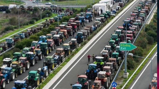 Yunanistan'da çiftçiler yol kapattı, polisle gerilim arttı