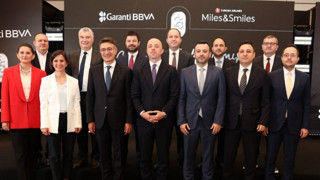Uçak parçalarından 25. yıla özel kart