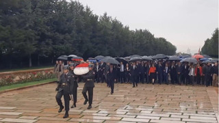 Özgür Özel, Anıtkabir'e yürüdü