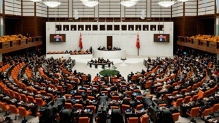 Çerçeve yasa imzaya açıldı; teklifin ilk imza sahibi Bahçeli