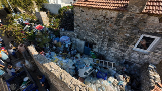 Datça'da bir evden yaklaşık 5 ton atık çıkarıldı