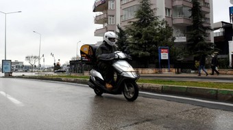 Bakan Uraloğlu açıkladı: Motokuryelere yetki belgesi alma zorunluluğu getirildi