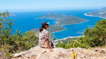 Bakan Ersoy açıkladı: Antalya'da turist sayısı rekoru!