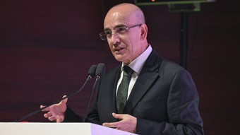Bakanı Şimşek'ten Londra'da yoğun ikili görüşme trafiği