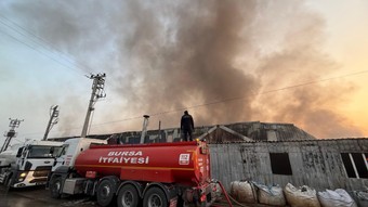 2 fabrikayı etkilemişti: Bursa'da çıkan yangın kontrol altına alındı