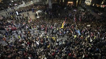 Sırbistan’da halk sokakta! Protestocular Belgrad sokaklarına indi