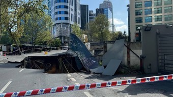 SON DAKİKA: İstanbul Sarıyer'de yol çöktü: Trafiğe kapatıldı, doğalgaz sıkıştı, patlama oldu