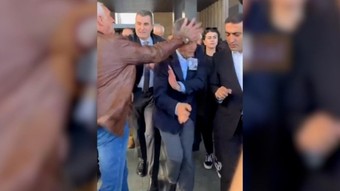 CHP lideri Özgür Özel'e saldırı: Saldırgana ambulansta gözaltı!