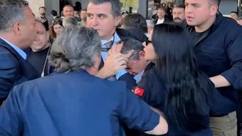 Özel’e saldırı dış basında: Siyasetçilerin güvenliği yeni endişelere yol açtı