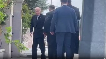 MHP lideri Bahçeli, Erdoğan görüşmesi öncesi konutuna geldi