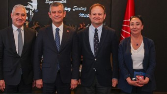 Parlamento Muhabirleri Derneği'nden Özgür Özel'e geçmiş olsun ziyareti