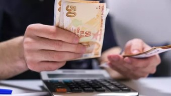 Bağlantı koptu: Enflasyon düşüyor, faiz artıyor