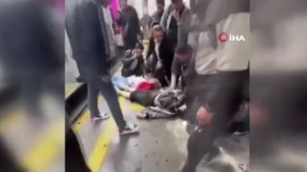 Beylikdüzü'nde metrobüsler çarpıştı: Yaralılar var (Video)