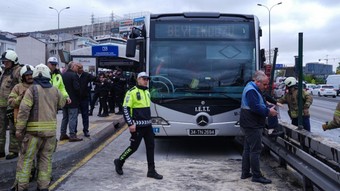 Vali Gül'den metrobüs kazası açıklaması: 44 kişi taburcu edildi, 10 kişinin tedavisi sürüyor