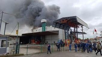 Sakarya'da fabrika yangını: Müdahale sürüyor