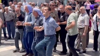 Diyarbakır’da tarihi an: PKK fesih kararı sokaklarda halaylarla kutlandı