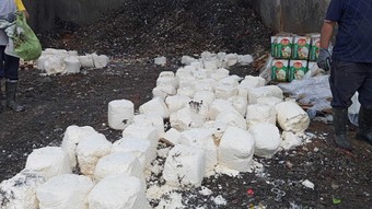 İzmir'de 7 ton bozulmuş ve etiketsiz ürün imha edildi