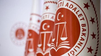 Adalet Bakanlığı'nda "bakan yardımcısı" kaldırıldı
