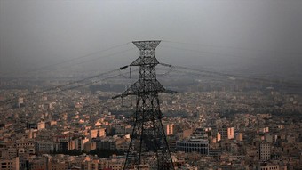 İran'da tasarruf yapmayan binlerce evin elektriğini kestiler
