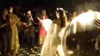 İşte disko topunun gelinin üstüne düştüğü an (Video)