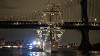 Meksika donanmasına ait gemi Brooklyn Köprüsü'ne çarptı: 19 kişi yaralandı