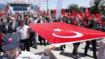 Atatürk'ü temsil eden bayrak Samsun'da karaya çıkarıldı