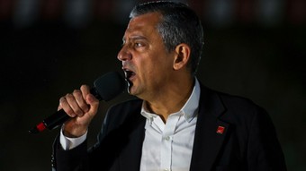 Özel'den 'telefon' tepkisi: Graham Bell bile sizin kadar sevinmedi