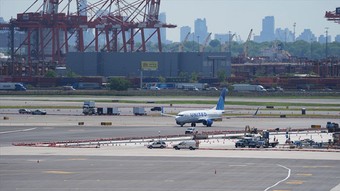 Teknik sorunların yaşandığı Newark Liberty Uluslararası Havalimanı'nda uçuşlar azaltılacak
