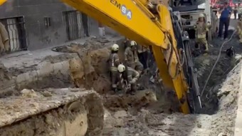 Bayrampaşa'da kanalizasyon çalışmasında çökme: 1 işçi göçük altında
