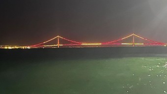 Çanakkale Köprüsü'nde şampiyonluk coşkusu: Sarı kırmızılı renklerle aydınlatıldı