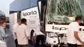 Isparta'da iki yolcu otobüsü çarpıştı: Çok sayıda yaralı var