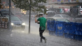 İstanbul'un bazı bölgelerine sağanak ve dolu yağdı!