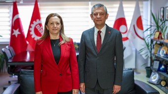 Özgür Özel'den DİSK'e ziyaret: Asgari ücrete ara zam için mücadeleyi hep birlikte yapmak zorundayız