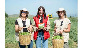 Tarımın Kadın Yıldızları’nın emeğiyle SuperFresh “Ege’den Hasat Bezelye”