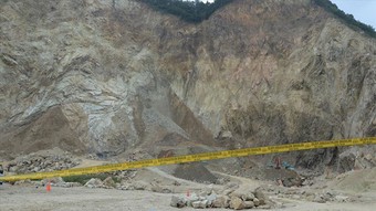 Endonezya'da facia! Taş ocağı çöktü, 14 kişi yaşamını yitirdi